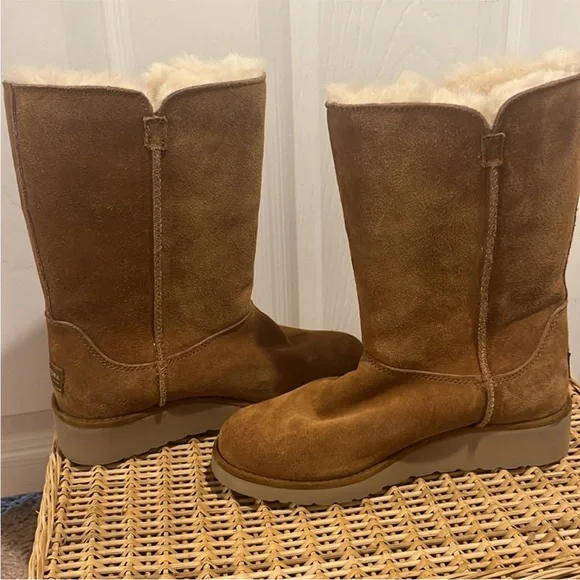 Koolaburra by Ugg Brown Suede Winter Boots - Picture 7 of 8